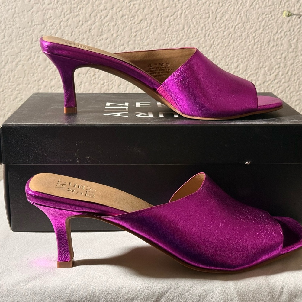 Naturalizer’s Stacy Mules - Picture 2 of 9